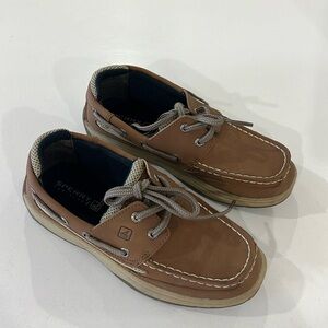 Boys sperrys